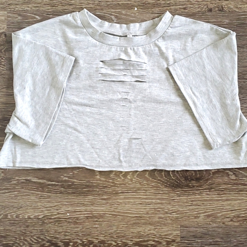 Gray Crop Top Ripped Cutout 😍 - Picture 6 of 6